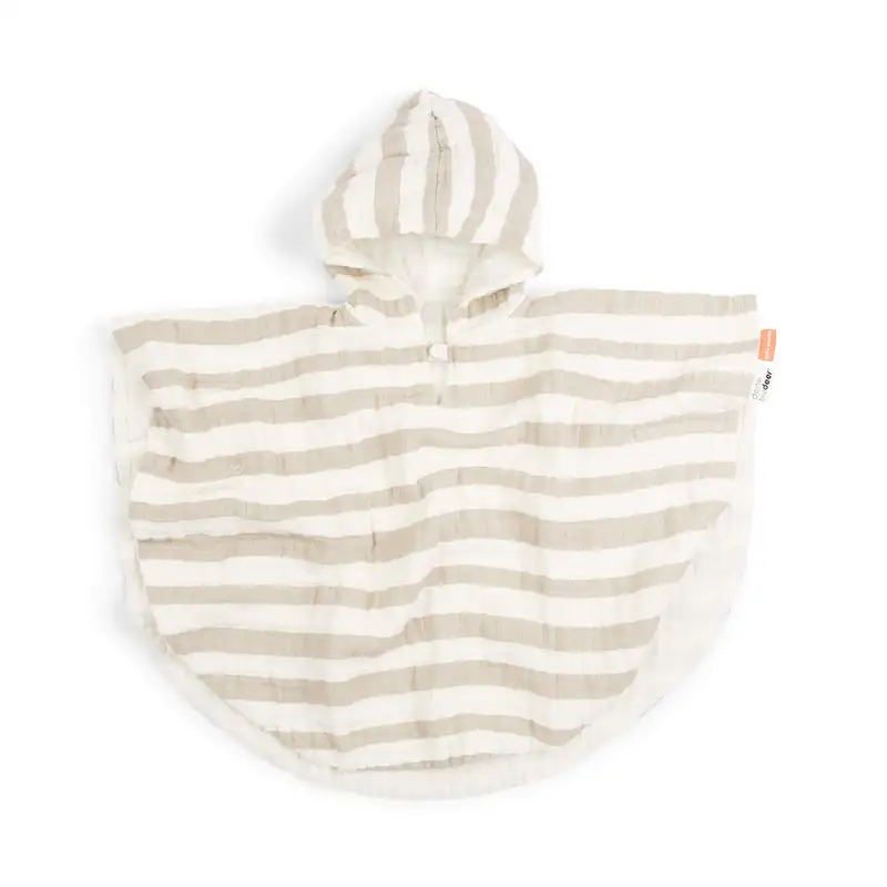 Badeponcho Gots Stripes Sand fra Done By Deer - Perfekt til Badetid