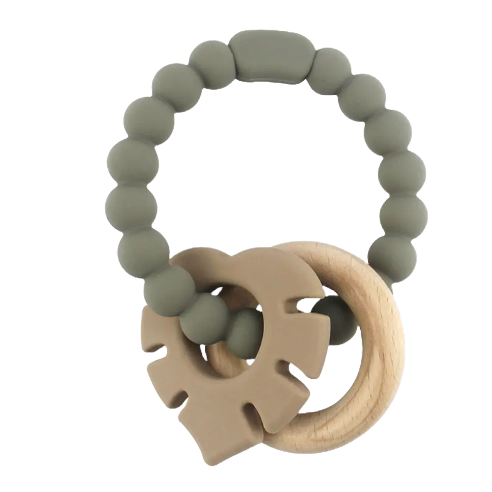 Biderangle i silikone m. træ og blad vedhæng. Grå